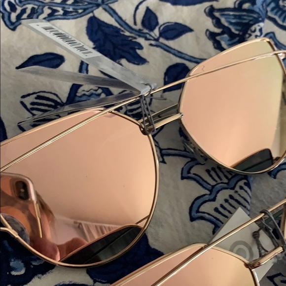 CityShades Accessories - NWT Rose Gold Cat Eye Aviator Sunglasses 100% UV